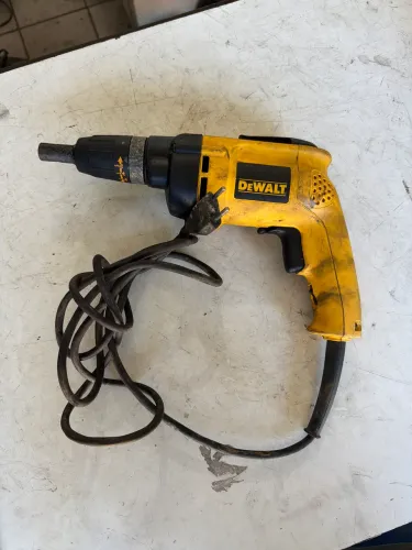 Parafusadeira Dewalt DW257