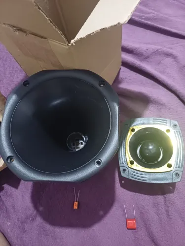 Som*Twitter super+drive+corneta+capacitores=todo NOVOOOOO É  ZEROOOOOO TOTAL 320W RMS 