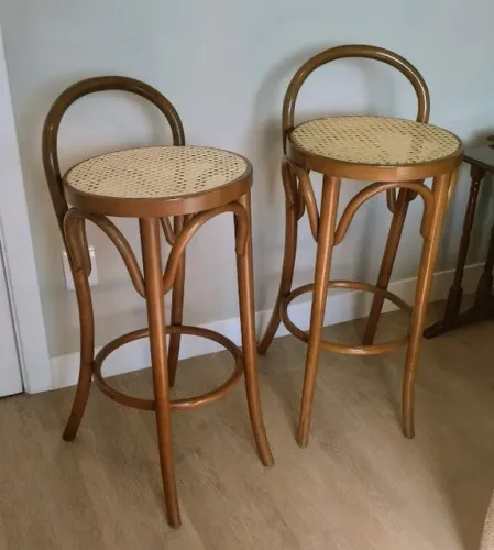 2 Banquetas Thonart Novas
