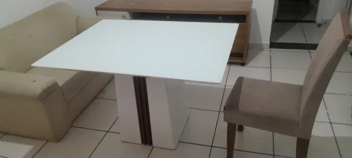 mesa com 4 cadeiras