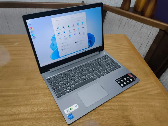 Notebook Lenovo Ideapad 3i, novinho, com SSD, Windows 11, tela de 15.6 polegadas