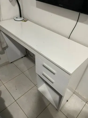 Escrivaninha simples para estudo