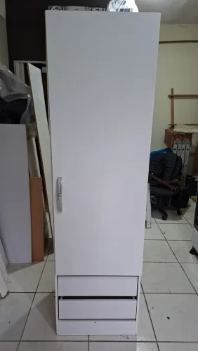 Lindo guarda roupas infantil pequeno usado