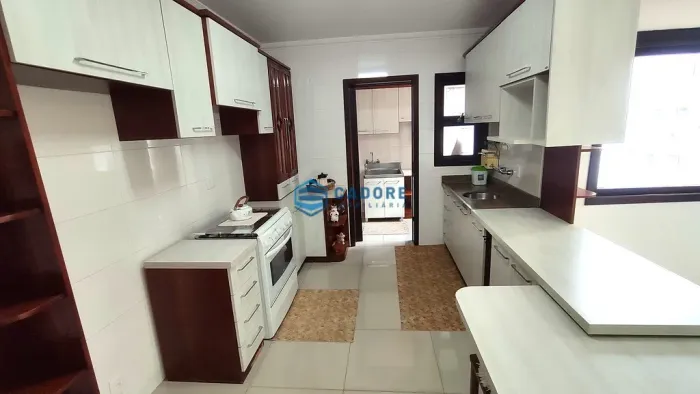 APARTAMENTO COM TRÊS DORMITÓRIOS NO PIO X