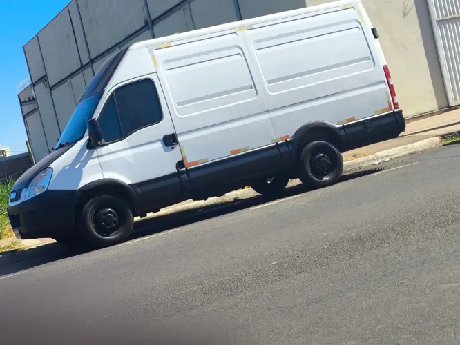 Iveco Daily Furgão 30-130 2.3 9M³ (die)(e5) 2008