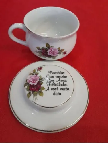 xícara de porcelana branca floral anos 80 /90