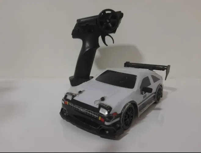 Carrinho de controle remoto de drift 