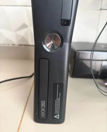 Xbox 360 - destravado - 2 controles