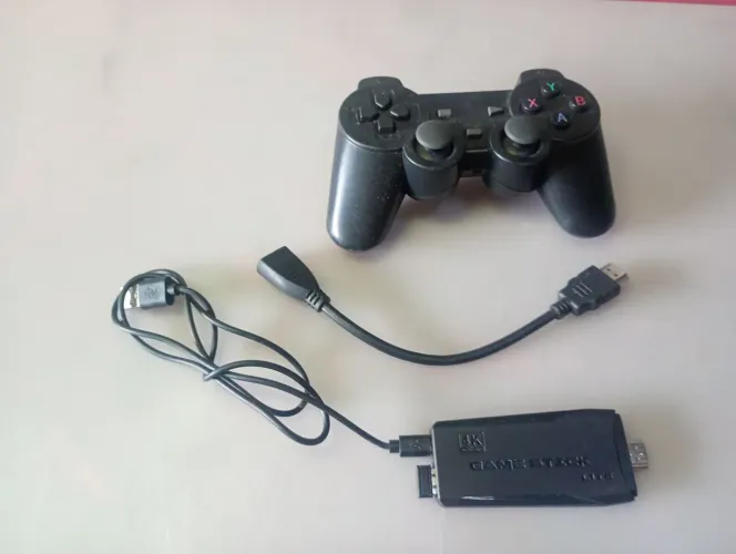 Game stick lite 4k com 1 controle cartão 64gb funcionando perfeitamente