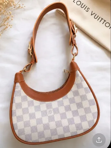 Bolsa LV branca clutch