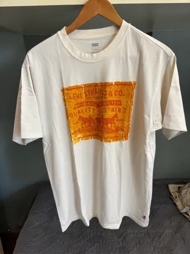 Camiseta Levis com Estampa