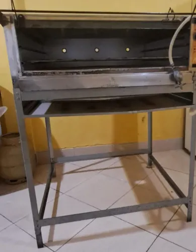 forno industrial a gás Cabe 12 pizza retirada no jardim da fonte queimado