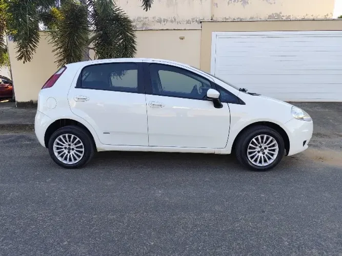 Fiat Punto Attractive 1.4 Fire Flex 8V 5P 2011