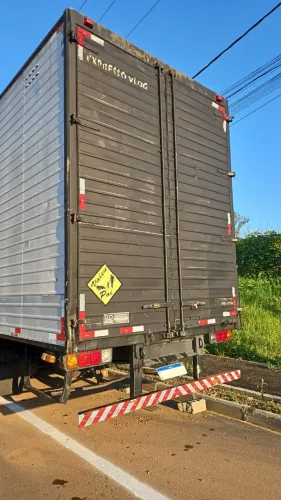 Carreta bau rebaixada