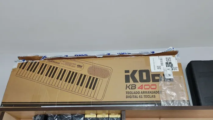 Teclado musical kobe  kb 400, na cx comprado ha 20 dias
