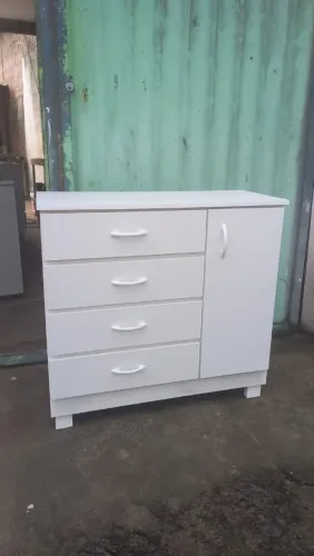 Vende-se cômoda de quatro gaveta e uma sapateira 