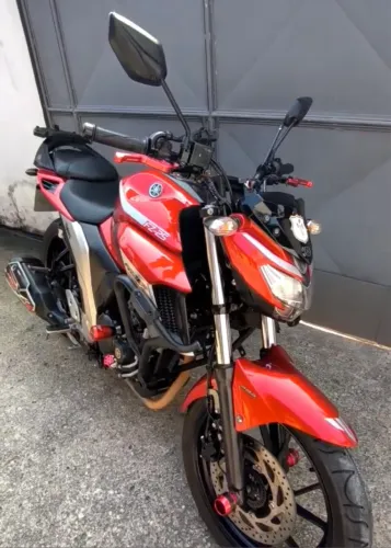 Moto Fz25 flex