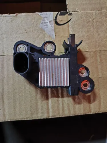 Regulador de tensão 12V  para alternador 