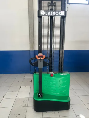 EMPILHADEIRA PATOLADA ELETRICA