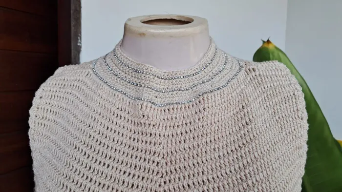 Vestido de crochê bordado
