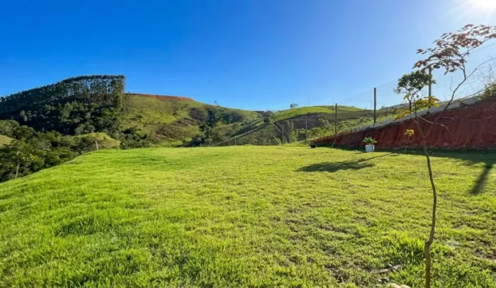 Terreno Premium em Guararema - 4 Platôs Gramados, Poço Artesiano, Vista Espetacular