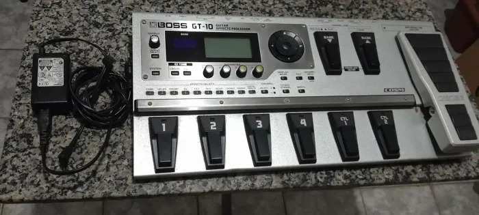 Pedaleira GT 10 BOSS