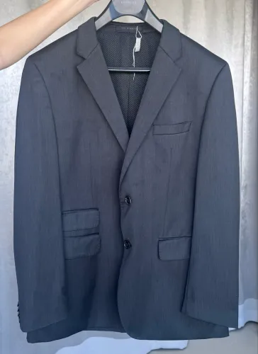 Terno Completo Hugo Boss cor cinza chumbo 