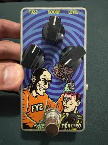 Pedal de Fuzz Shin Ei Fy2 - Monstro Effects