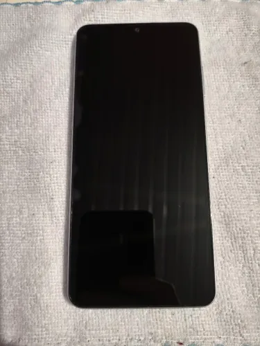 Samsung Galaxy A06  com carregador original 