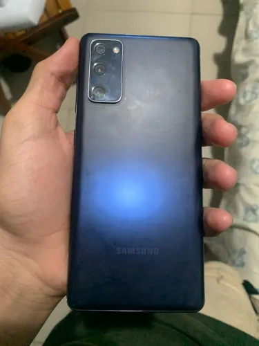 Vende-se celular em bom estado s20 fe pra vender rápido?