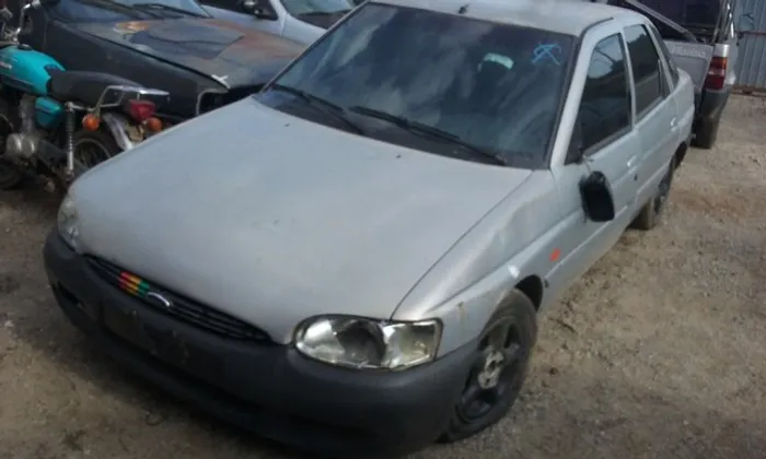 Sucata de Ford Escort Gl 16v Hatch 1997/1998 para retirada de peças