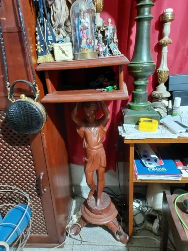 FLOREIRA ANTIGA MENINO MADEIRA ENTALHADA EM PERFEITO ESTADO 