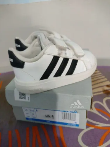 Tênis Adidas