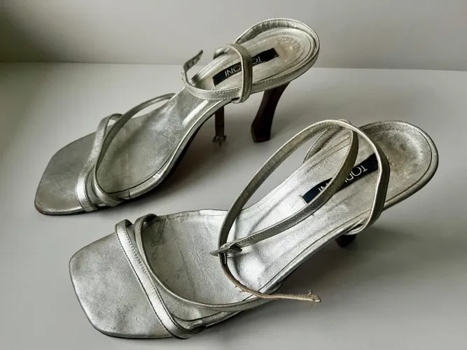 Sandália couro prata