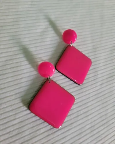 Brincos de MDF e Resina