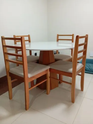 Mesa de jantar redonda tampo em vidro 4 lugares