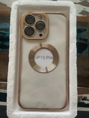 Capa i phone 13 pro dourada
