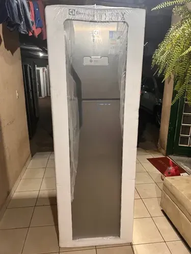 Geladeira inox nova na caixa
