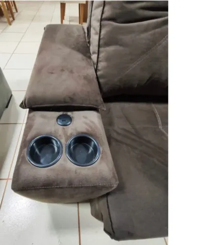 Sofá retrátil e reclinável com portas copos/ entrada usb
