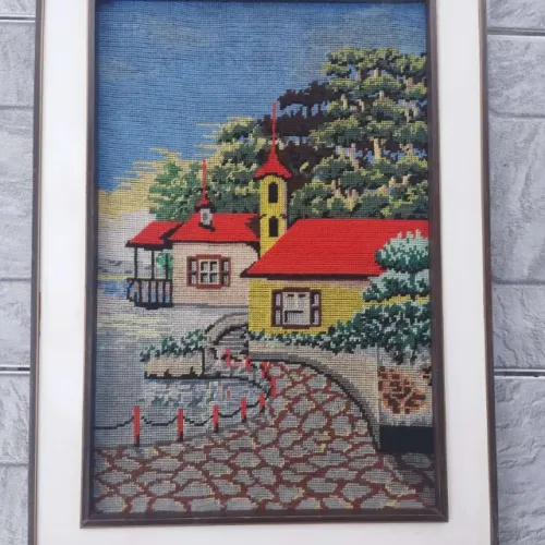 Quadro antigo bordado antigo casas 75cm x 53cm