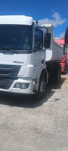 caminhão toco caçamba categoria especial com reduzida e muito conservado esta