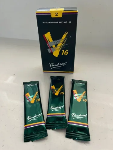 1 Palheta Vandoren V16 - Sax Alto 2,0