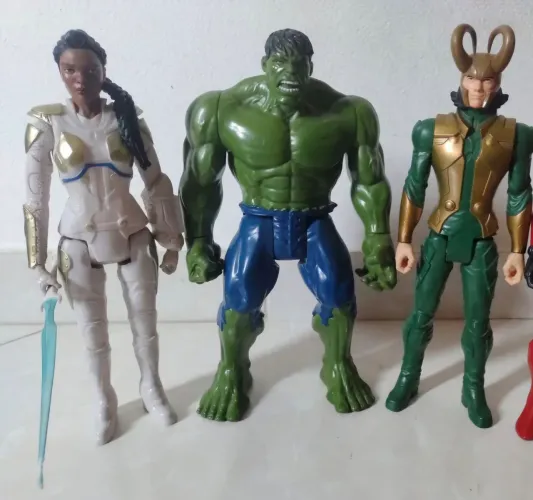 Kit com 3 bonecos Vingadores Titan Hero Séries 30 cm Hasbro (Valquíria, Hulk e Loki)
