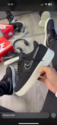 Tênis Nike Air Force - Novo e estiloso!