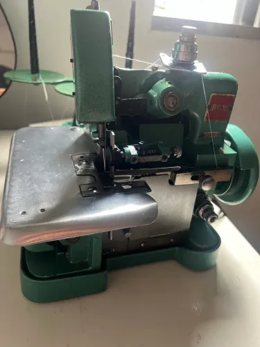 Máquina de costura overloque chinesa semi industrial