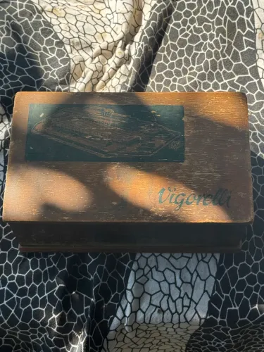 Baú Caixa de Madeira de Lei Vintage Antiga Relíquia (Vigorelli)