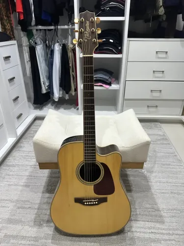 Violão takamine
