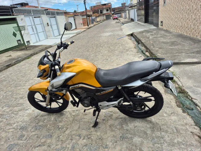Vende se uma titan ano 22