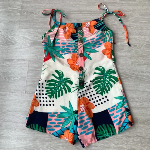 Macacão curto estampado floral