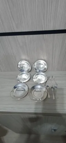 Antiguidade 6 Pires e colher de café.